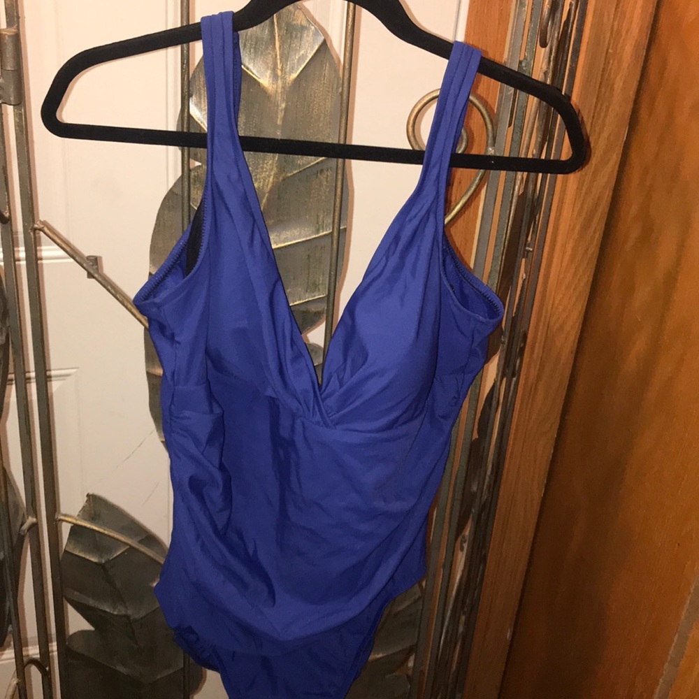 Trimshaper swimsuit 18 🍀 - Picture 1 of 6